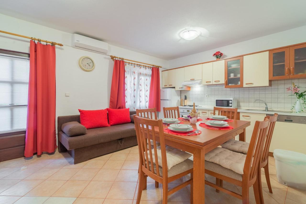 Apartments Puskaric วีร์ ภายนอก รูปภาพ