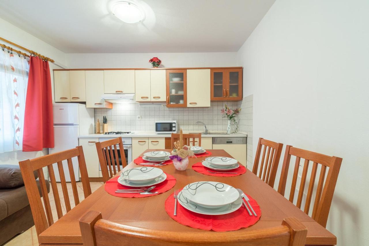 Apartments Puskaric วีร์ ภายนอก รูปภาพ