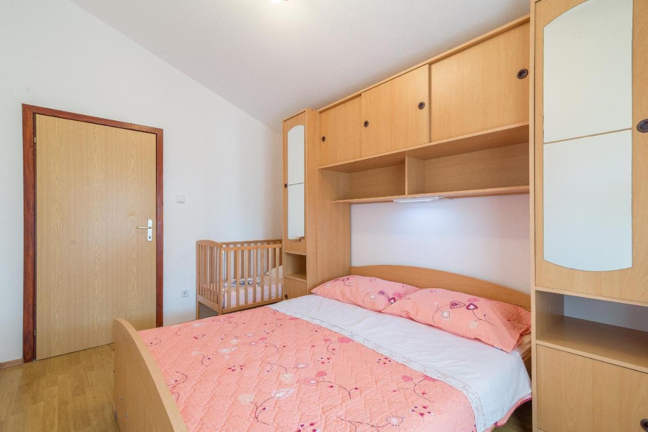 Apartments Puskaric วีร์ ภายนอก รูปภาพ