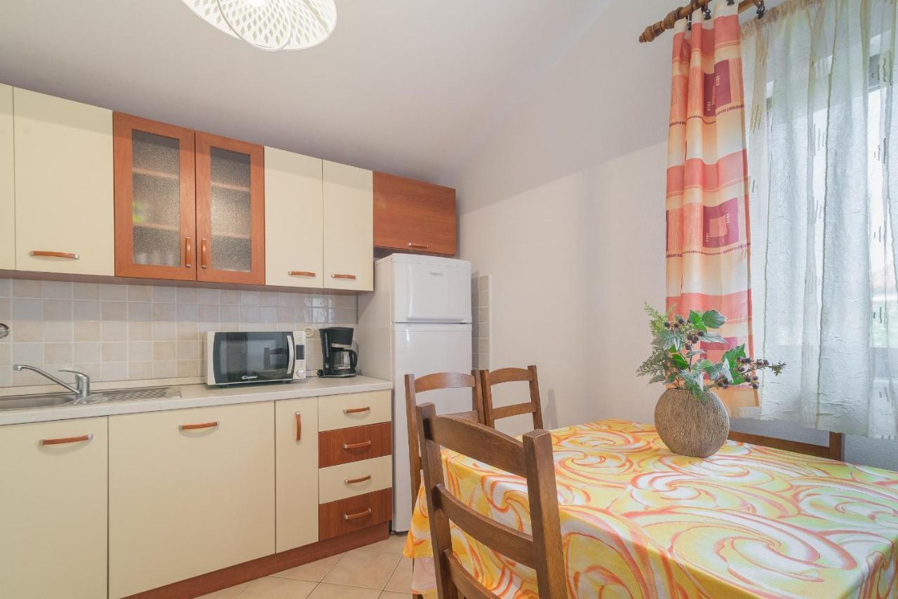 Apartments Puskaric วีร์ ภายนอก รูปภาพ