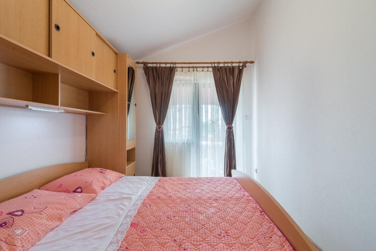 Apartments Puskaric วีร์ ภายนอก รูปภาพ