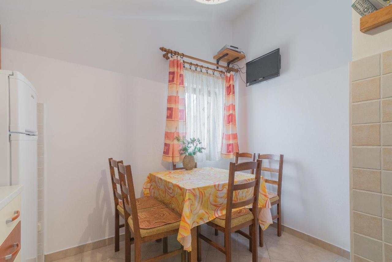 Apartments Puskaric วีร์ ภายนอก รูปภาพ