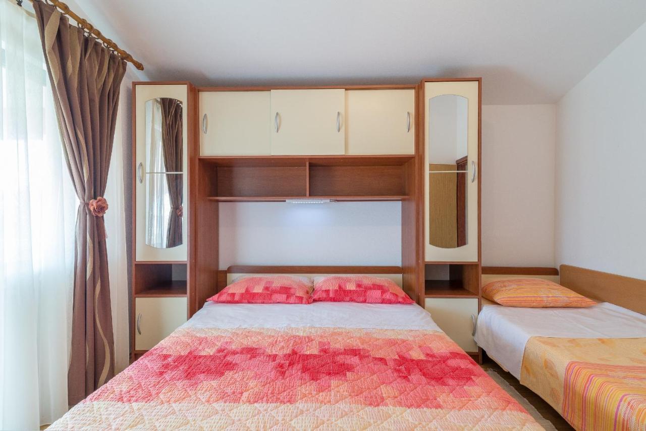 Apartments Puskaric วีร์ ภายนอก รูปภาพ