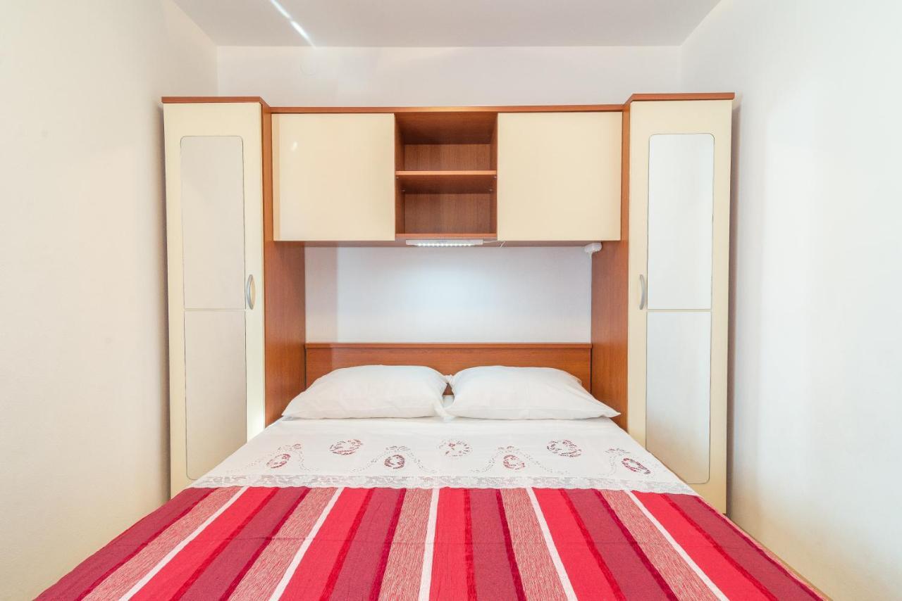Apartments Puskaric วีร์ ภายนอก รูปภาพ
