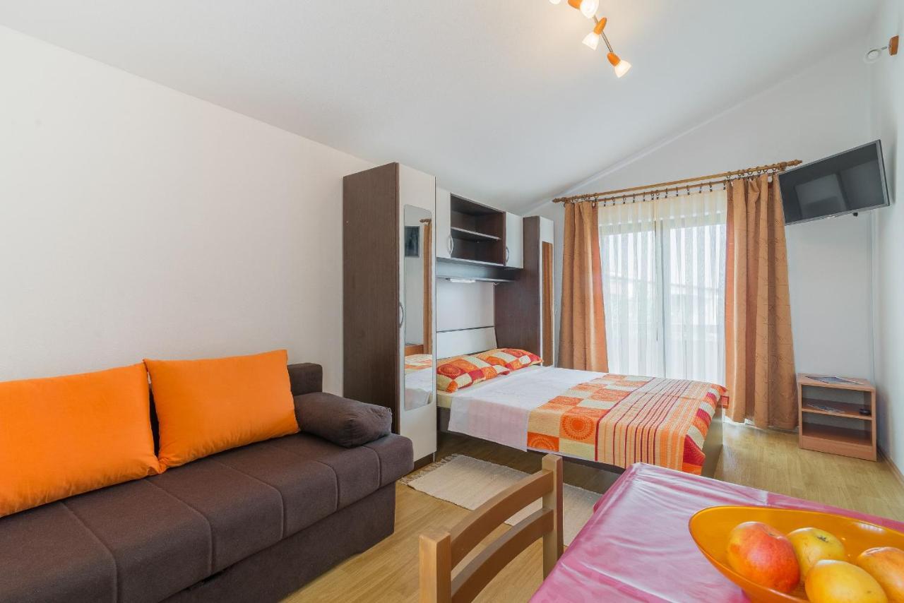 Apartments Puskaric วีร์ ภายนอก รูปภาพ