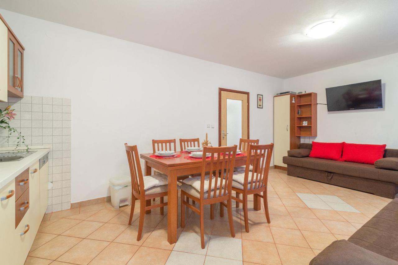 Apartments Puskaric วีร์ ภายนอก รูปภาพ