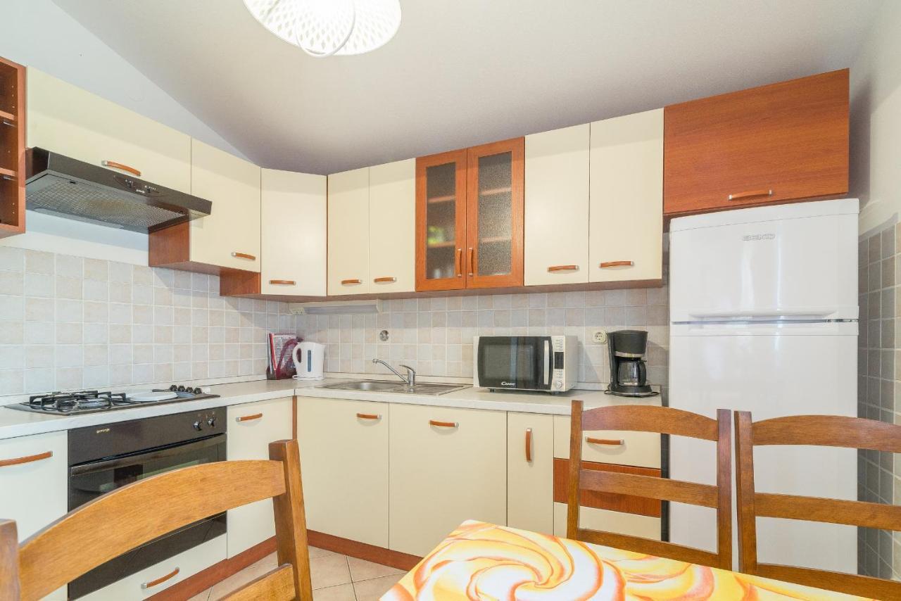 Apartments Puskaric วีร์ ภายนอก รูปภาพ